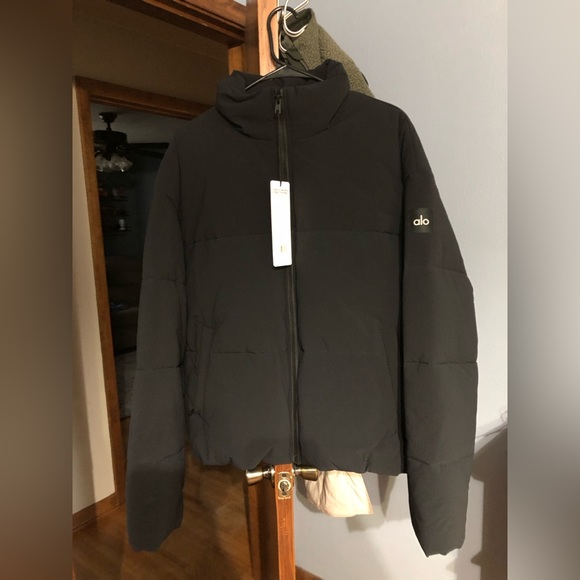 Alo Stretch woven street puffer jacket - Picture 9 of 11